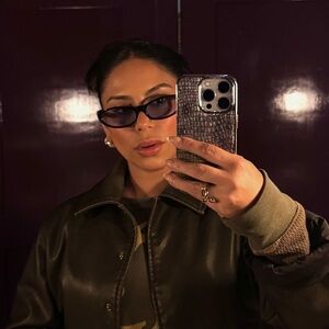 Meet your Posher, Pita